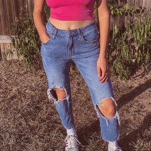 Cute Ripped High Rise Mom Jeans 🦋